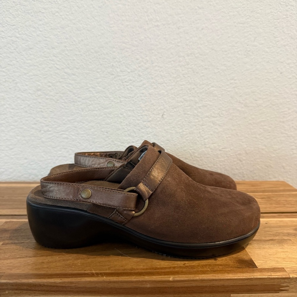Vionic- NWT Brown Adelaide Suede Mules/Clogs- 9